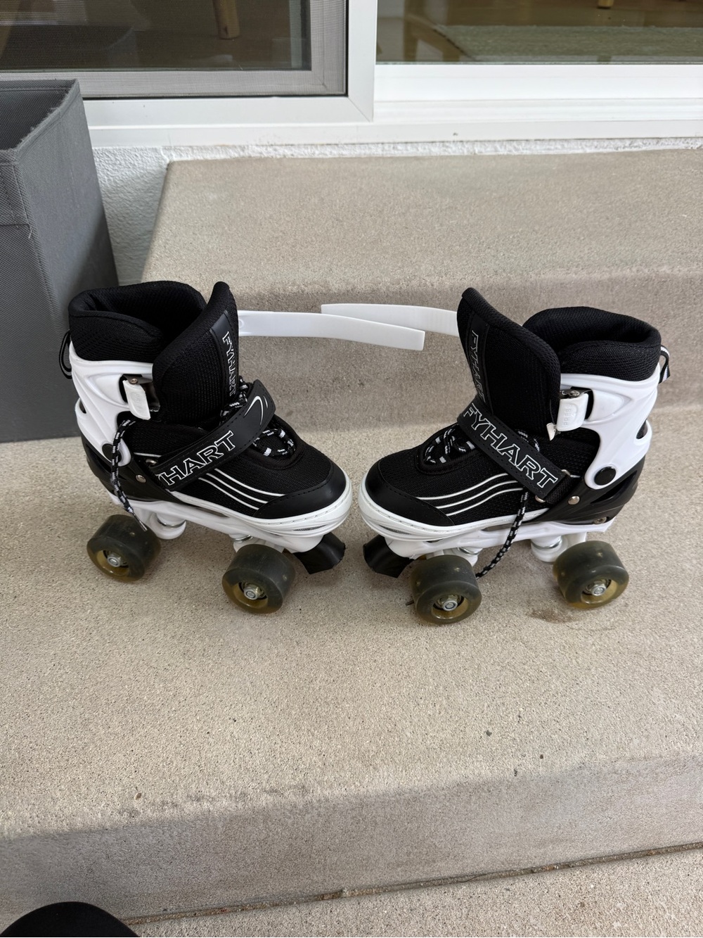 Adjustable size Roller skates